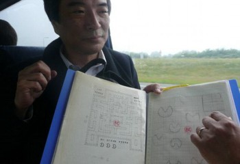 Toru Iwatani shows his original drafts for Pac-Man